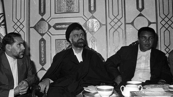 عکس محمد علی کلی با شاه