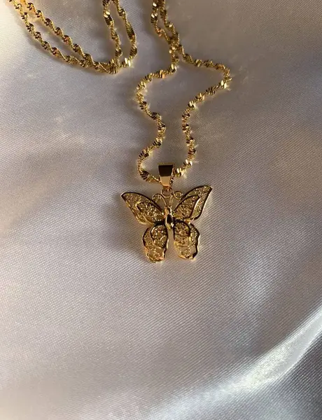 عکس گردنبند طلا پروانه
