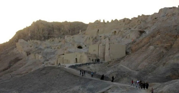 عکس کوه طلا در زاهدان