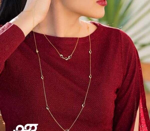 عکس گردنبند طلا رو لباسی