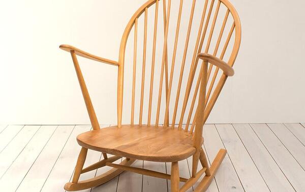 عکس صندلی چوبی ساده