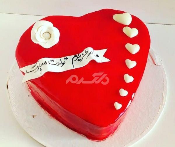 عکس کیک قرمز ساده