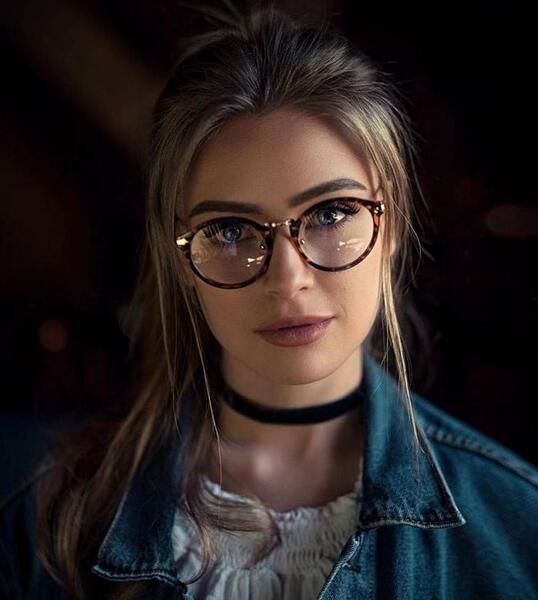 عکس پرتره با عینک