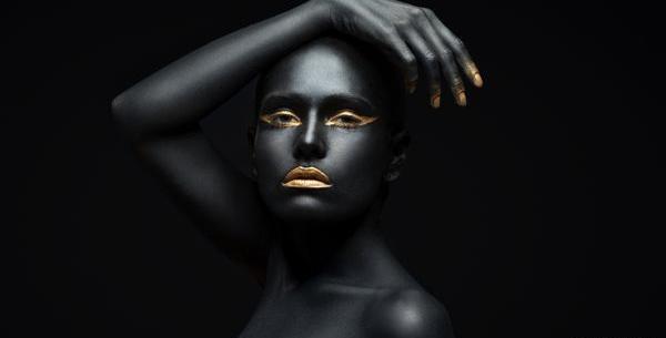 عکس پرتره زن سیاه پوست