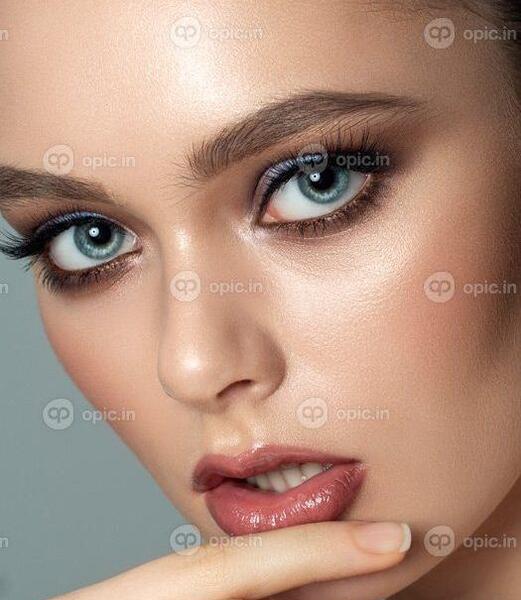 عکس پرتره از دختر زیبا