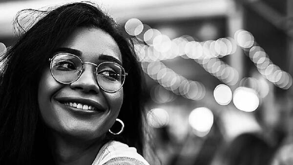 عکس پرتره سیاه و سفید از چهره