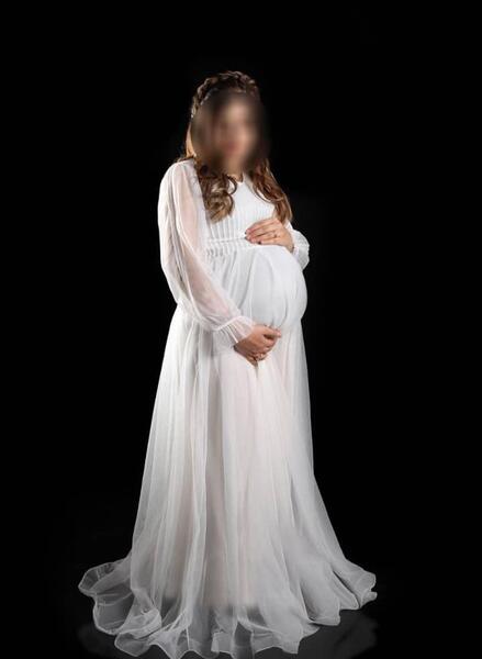ژست عکس بارداری در آتلیه