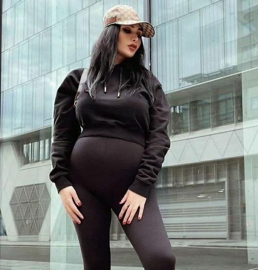 عکس بارداری دنیا جهانبخت در اتلیه