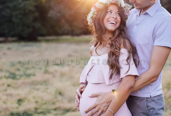 ژست عکس بارداری فضای باز