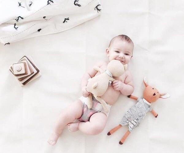 ژست عکس بارداری تکی در خانه
