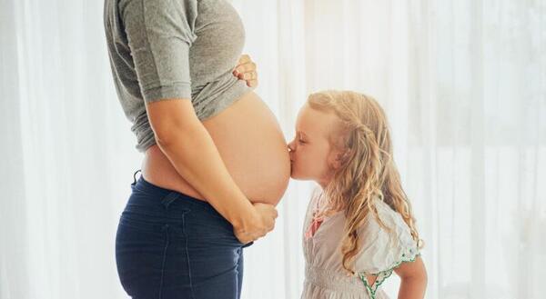 عکس بارداری دوم با بچه اول