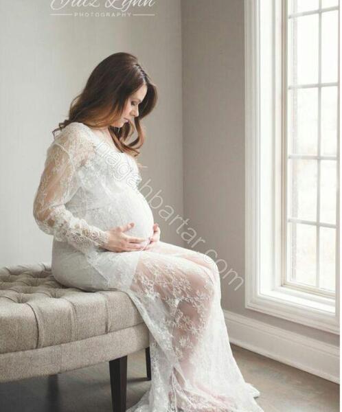 ژست عکس بارداری با لباس نوزاد
