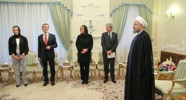 عکس همسر روحانی در سفر به ایتالیا