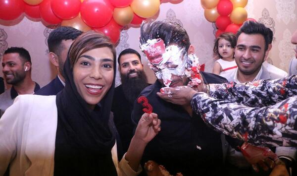 عکس همسر شجاع خلیل زاده در استادیوم