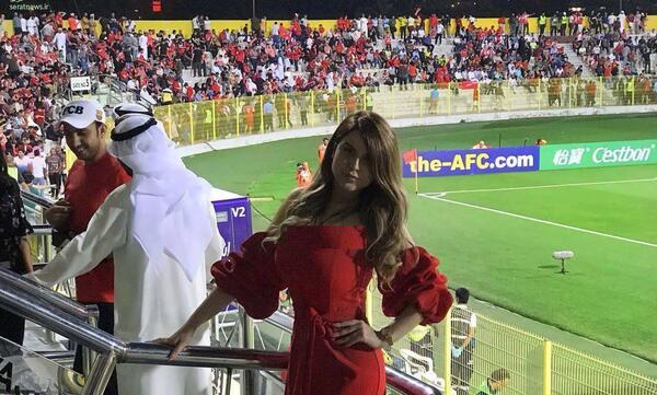 عکس همسر شجاع خلیل زاده در استادیوم