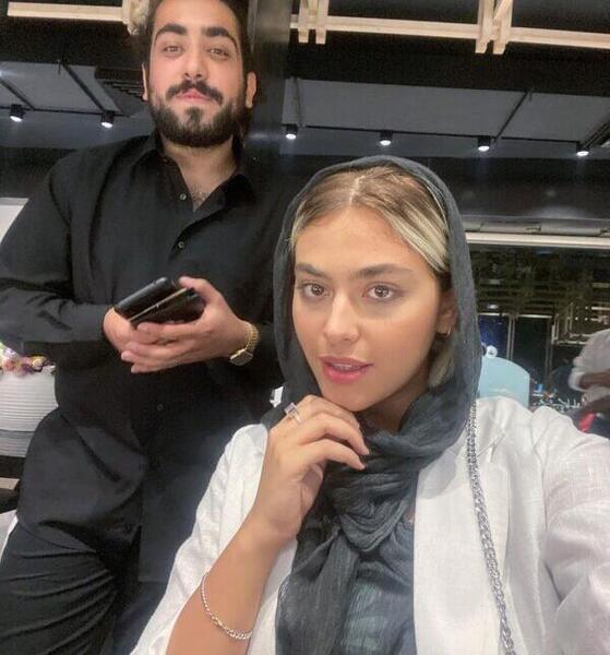 عکس جواد رضویان با همسر و دخترش