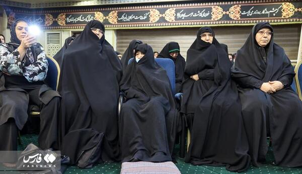 عکس همسر و فرزندان روحانی