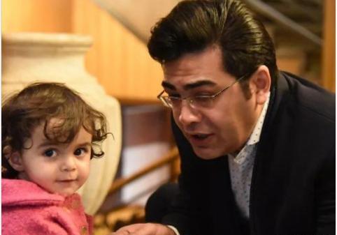 عکس همسر و فرزند فرزاد حسنی