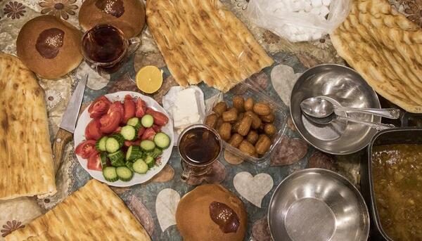 عکس از سفره افطار ماه رمضان ساده