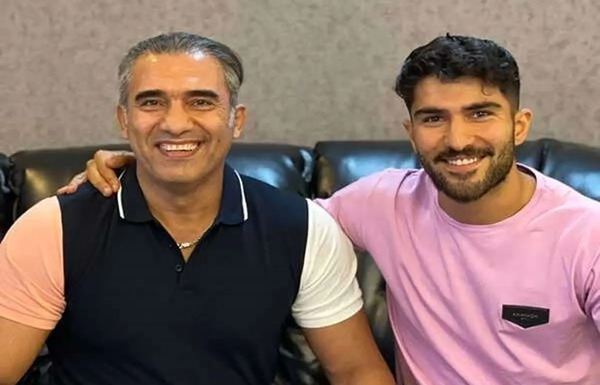 عکس عابدزاده با طلا گلزار