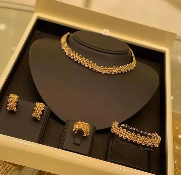 عکس سرویس طلا زرد عروس