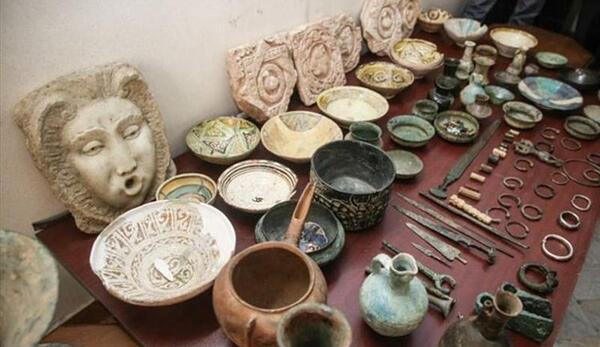 عکس مجسمه طلا زیر خاکی