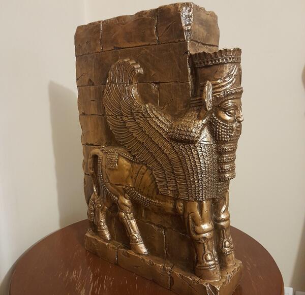 عکس مجسمه طلا زیر خاکی