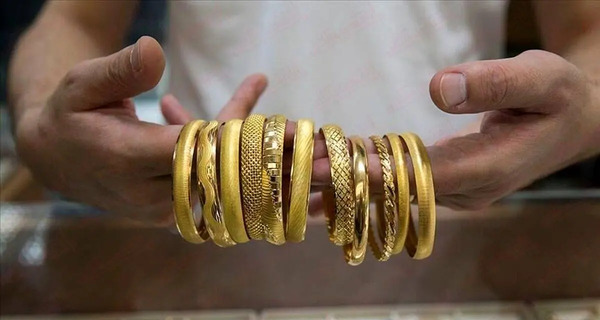 عکس طلا خواننده اهنگ بی احساس