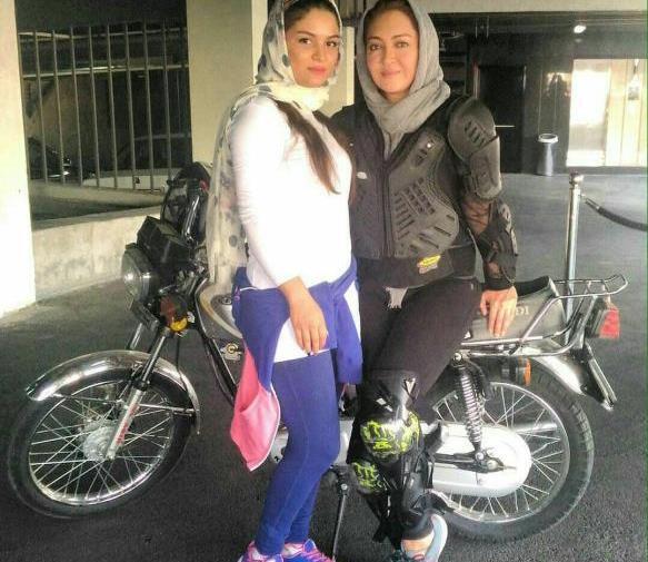 عکس مهران مدیری نیکی کریمی در استخر