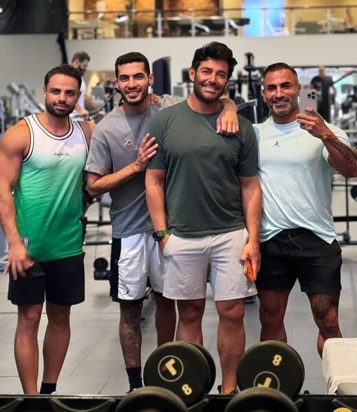 عکس محمدرضا گلزار با روبرتو کارلوس
