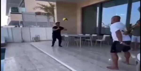عکس محمدرضا گلزار با روبرتو کارلوس