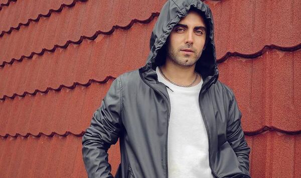 عکس های محمد صادقی با همسرش