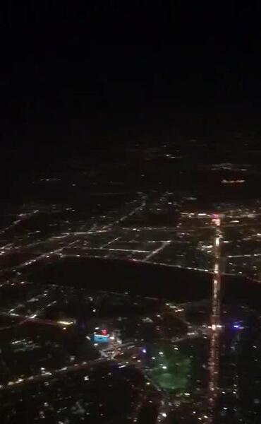 عکس پنجره هواپیما در شب