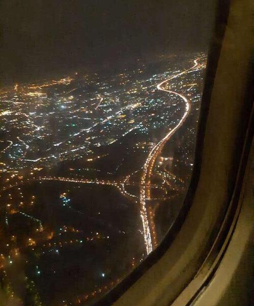 عکس پنجره هواپیما در شب