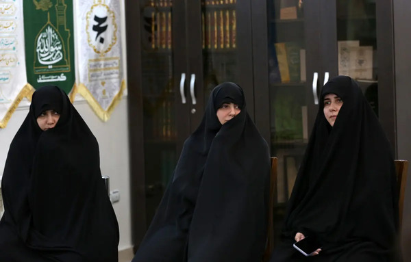 عکس خانم سید ابراهیم رئیسی و همسرش