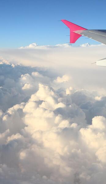 عکس بال هواپیما در اسمان