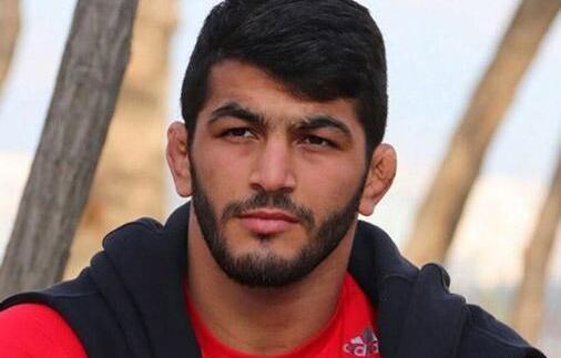 عکس حسن یزدانی با لباس شخصی