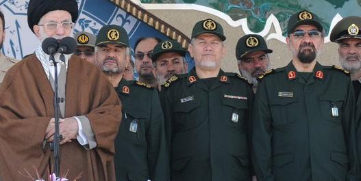 عکس محسن رضایی با لباس نظامی