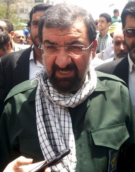 عکس محسن رضایی با لباس نظامی