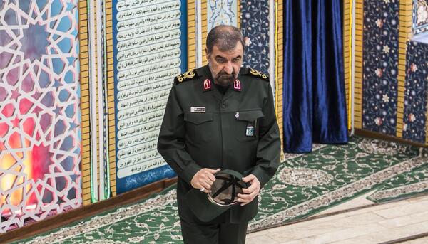 عکس محسن رضایی با لباس نظامی