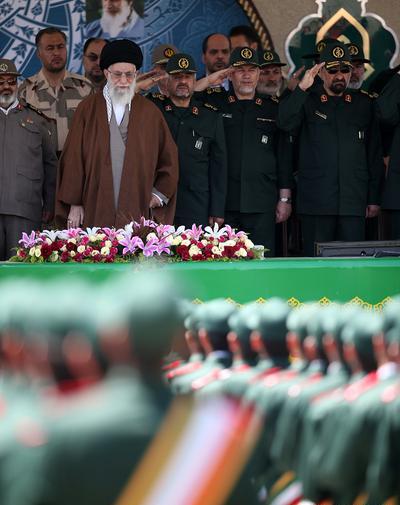 عکس محسن رضایی با لباس نظامی
