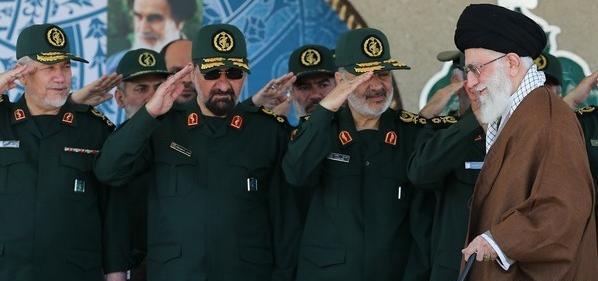 عکس محسن رضایی با لباس نظامی