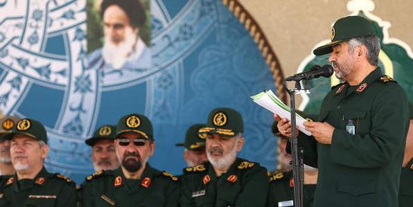 عکس محسن رضایی با لباس نظامی