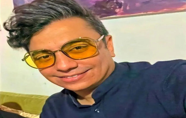 عکس محسن ابراهیم زاده بدون عینک و گریم