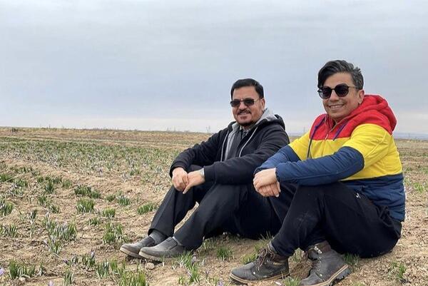 عکس محسن ابراهیم زاده بدون عینک و گریم