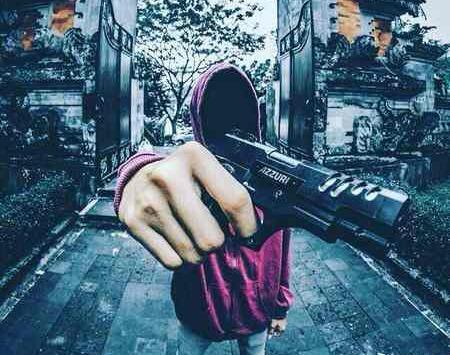 لاتی عکس پسر با اسلحه برای پروفایل