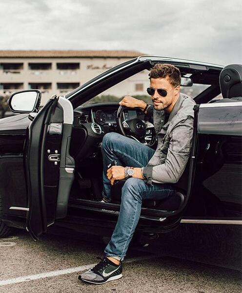 عکس پسرانه شیک با ماشین
