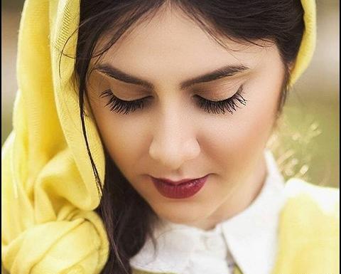 عکس فیک دختر گوشی جلو صورت