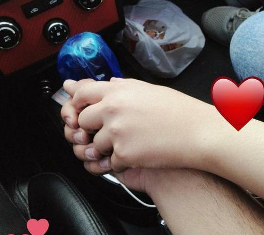 فیک عکس دست عاشقانه طبیعی