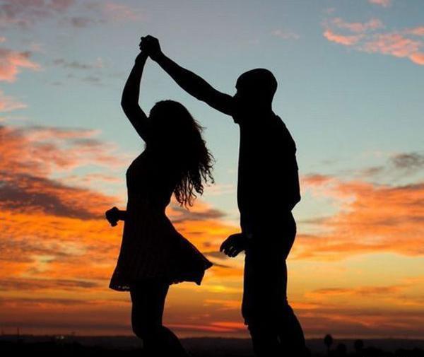 عکس فیک عاشقانه بغل طبیعی